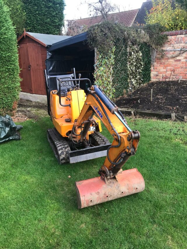 Hanix HO8B Mini Digger 2007 Model