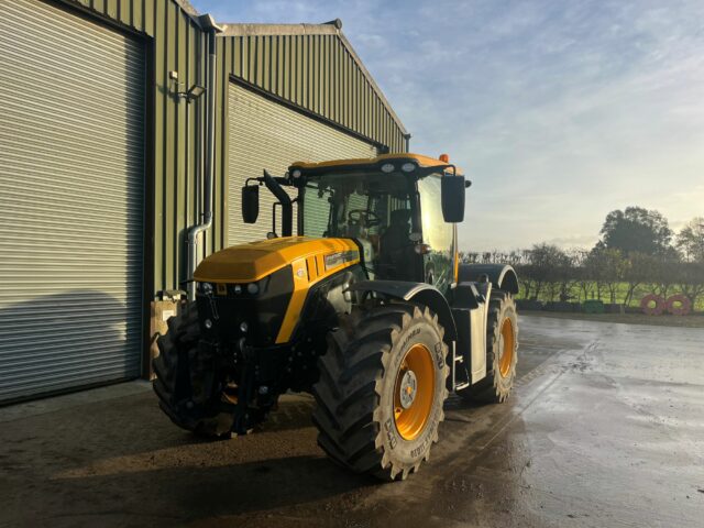 2021 JCB Fastrac 4220 Contractor Pro