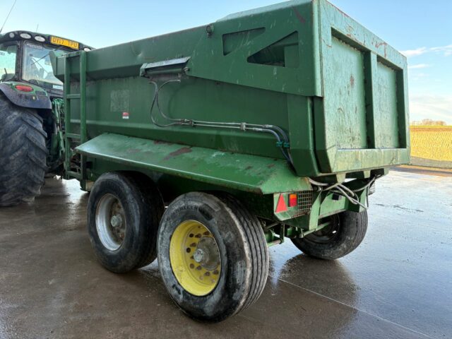 One- 2004 Western 14t Dump