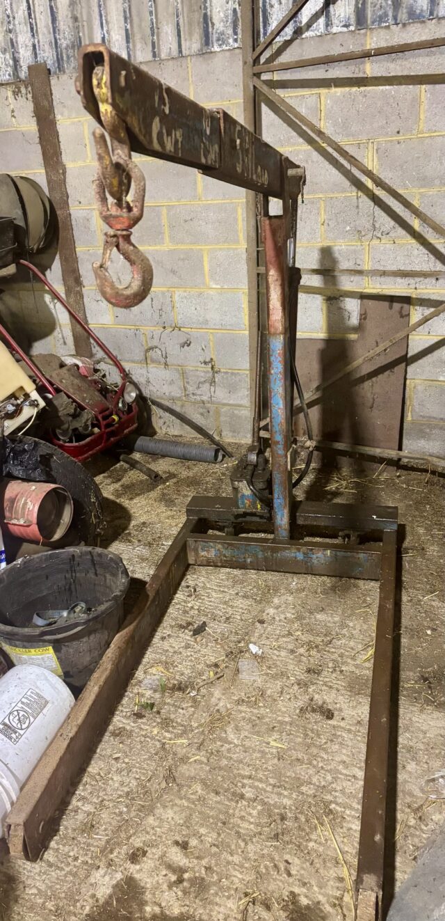 Hydraulic lifting crane