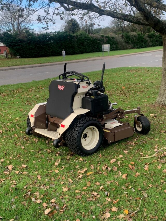 AM000785 GRASSHOPPER SO26 STAND ON MOWER