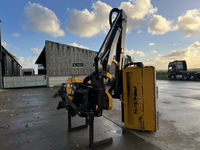 McCONNEL 6565T HEDGE CUTTER