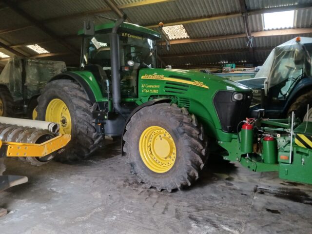 John Deere 7920