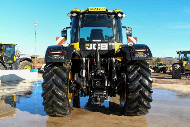 2023 JCB 4220 iCON Fastrac Tractor