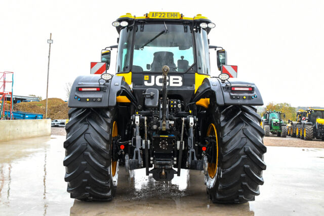 2022 JCB 4220 Fastrac Tractor