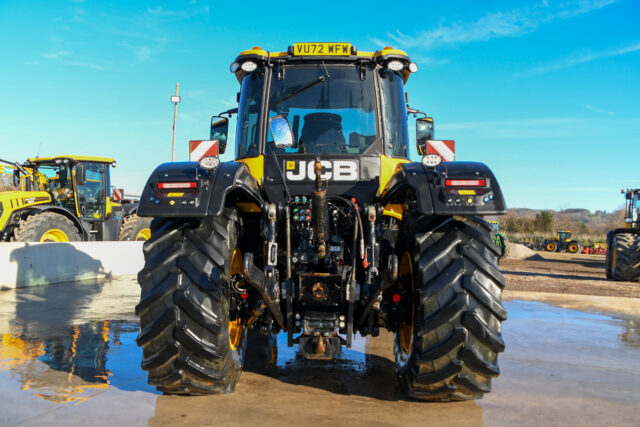 2022 JCB 4220 iCON Fastrac Tractor