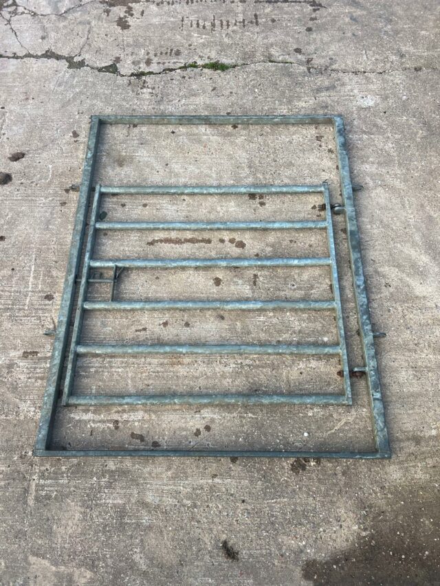 Race Joining Arch with Gate