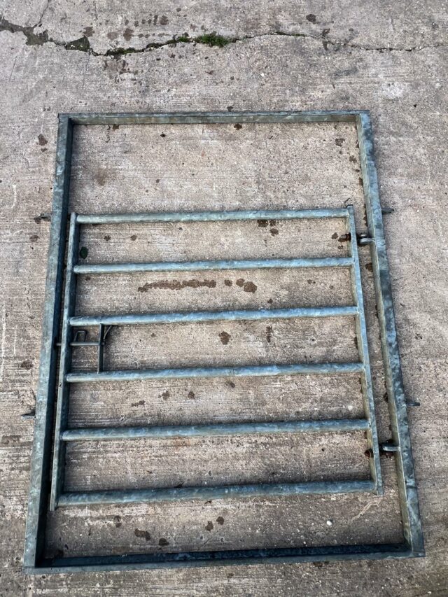 Race Joining Arch with Gate