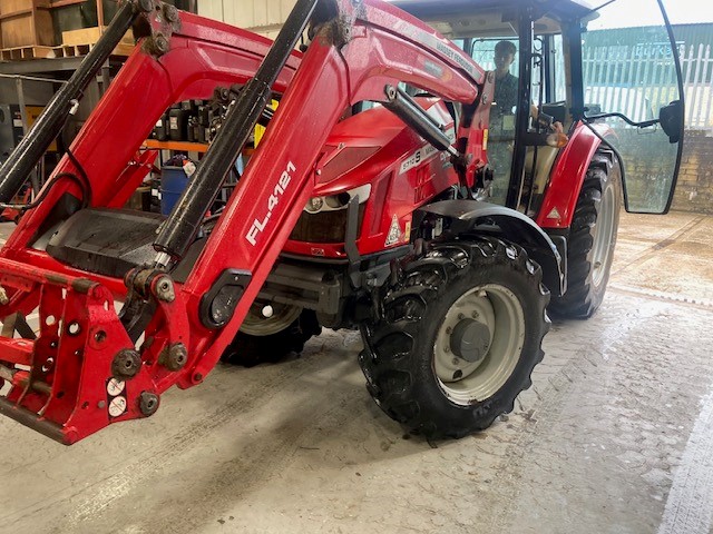 TB003080 MF5710SL ESD4 4WD  TRACTOR