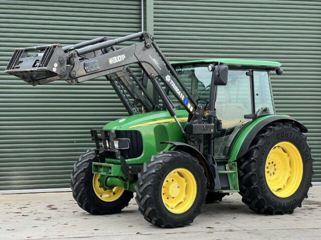 JOHN DEERE 5820