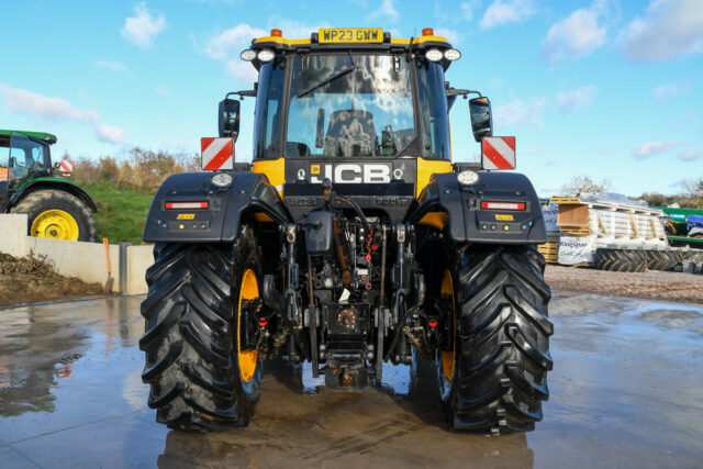 2023 JCB 4220 iCON Fastrac