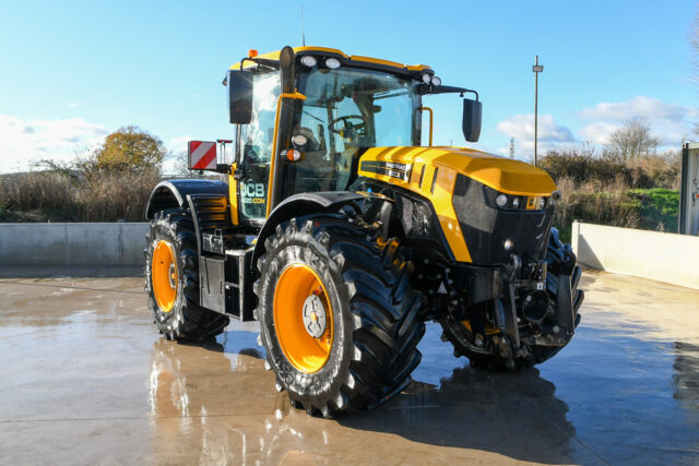2023 JCB 4220 iCON Fastrac