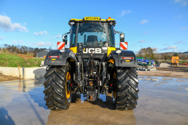 2023 JCB 4220 iCON Fastrac