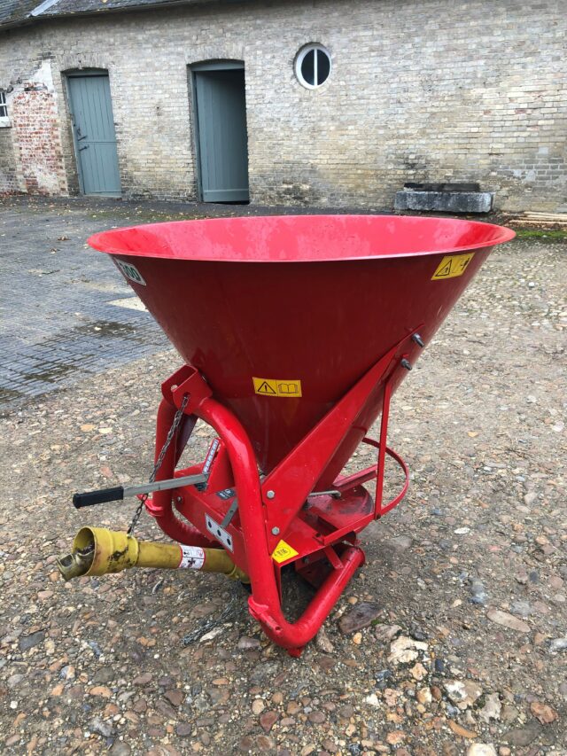 SCH 300 litre fertiliser spreader