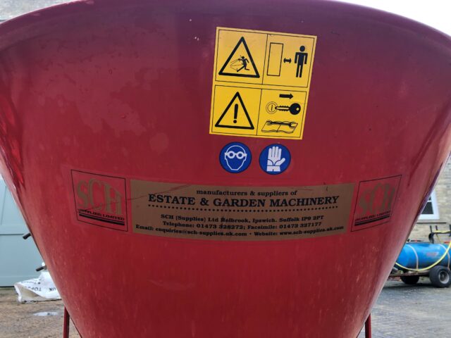 SCH 300 litre fertiliser spreader