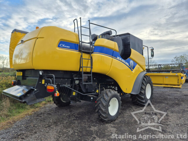 New Holland CX6080 Combine