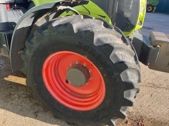 CLAAS AXION 810