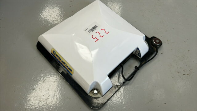 CNH LEVEL 3 AG372 RECEIVER WITH AG715 RTK RADIO AND NAV 3 CONTROLER KIT