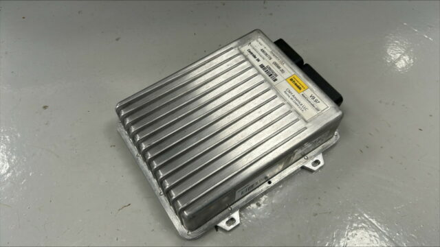 CNH LEVEL 3 AG372 RECEIVER WITH AG715 RTK RADIO AND NAV 3 CONTROLER KIT