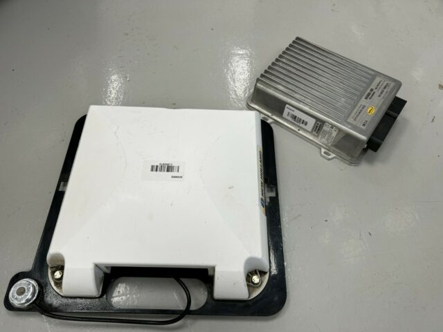 CNH LEVEL 3 AG372 RECEIVER WITH AG715 RTK RADIO AND NAV 2 CONTROLLER KIT