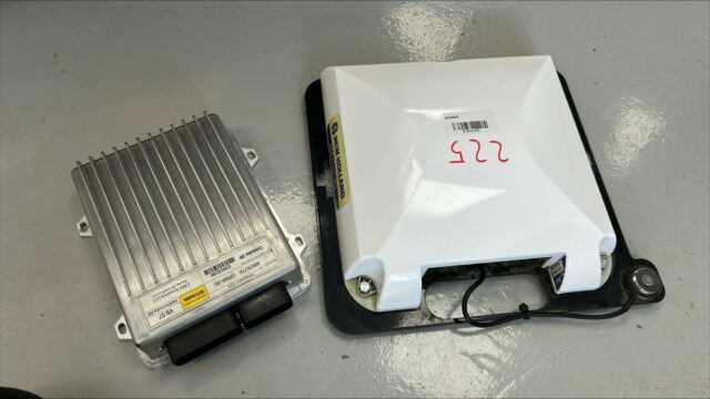 CNH LEVEL 3 AG372 RECEIVER WITH AG715 RTK RADIO AND NAV 3 CONTROLER KIT