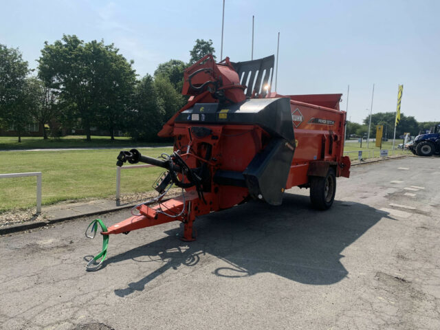USED Kuhn Primor 5570M Straw Chopper/ Bedding Machine For Sale