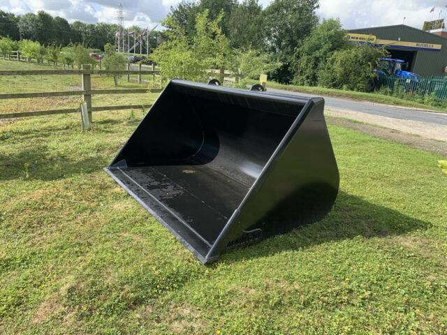 NEW Manitou BLM 2430 2000L Bucket For Sale