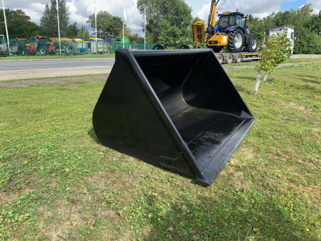 NEW Manitou BLM 2430 2000L Bucket For Sale