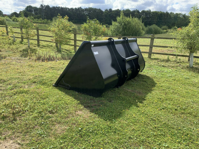 NEW Manitou BLM 2430 2000L Bucket For Sale