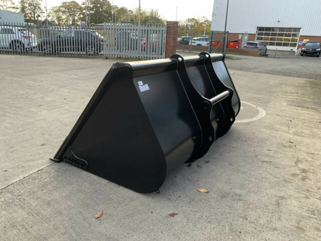 NEW Manitou BLM 2430 2000L Bucket For Sale