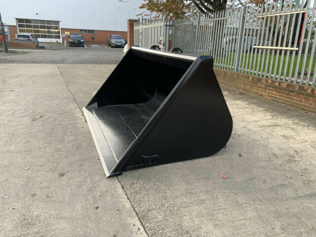 NEW Manitou BLM 2430 2000L Bucket For Sale