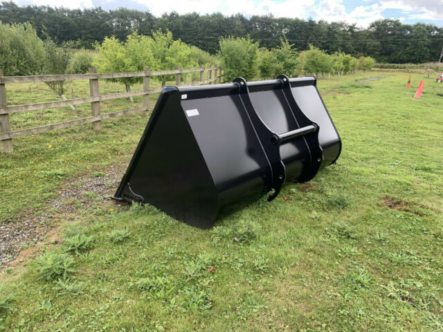 NEW Manitou BLM 2430 2500L Bucket For Sale