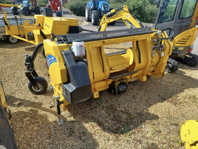 EX DEMO New Holland 300FP Grass Header For Sale