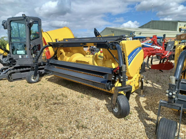 EX DEMO New Holland 300FP Grass Header For Sale