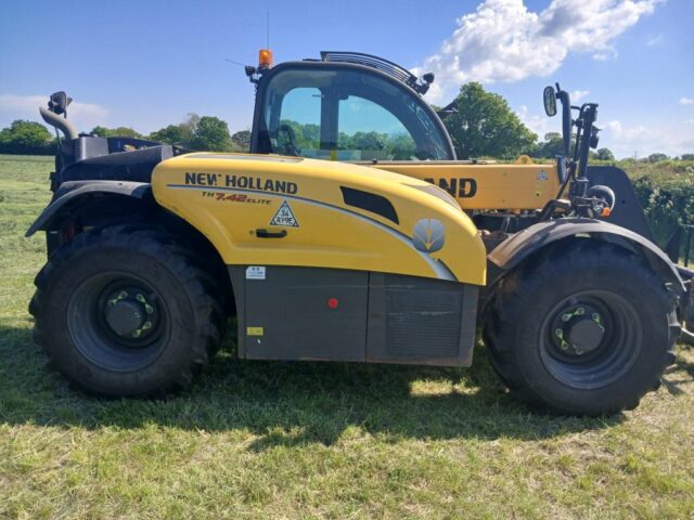 New Holland TH7.42