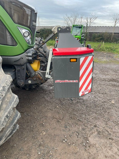 T2038006 PHILLIP WATKINS 900KG WEIGHT