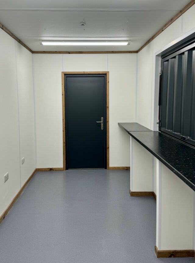 20′ x 08′ High Cube Shipping Container