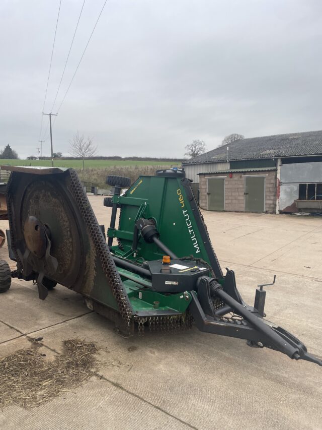 Spearhead batwing topper