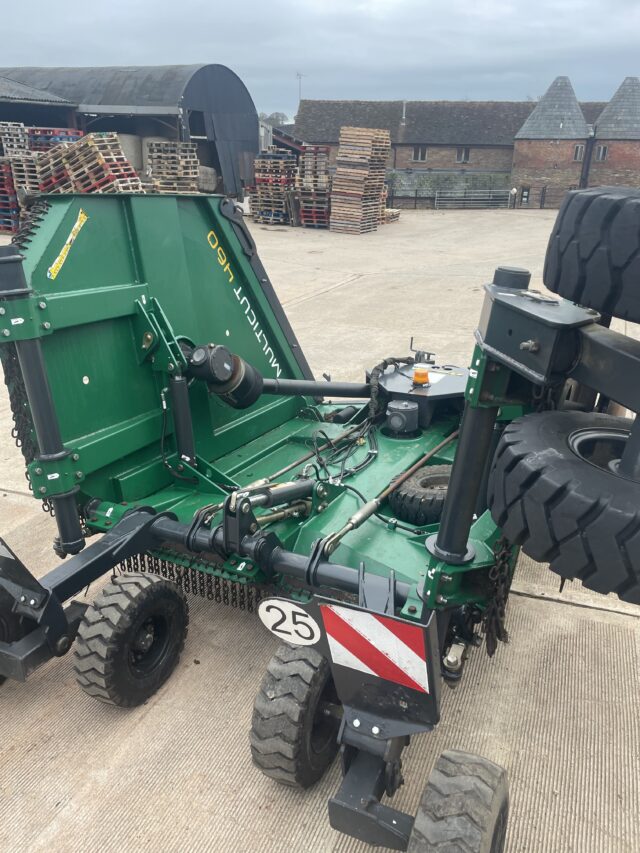 Spearhead batwing topper