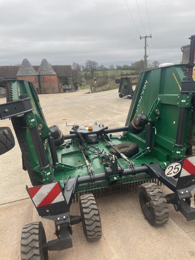 Spearhead batwing topper