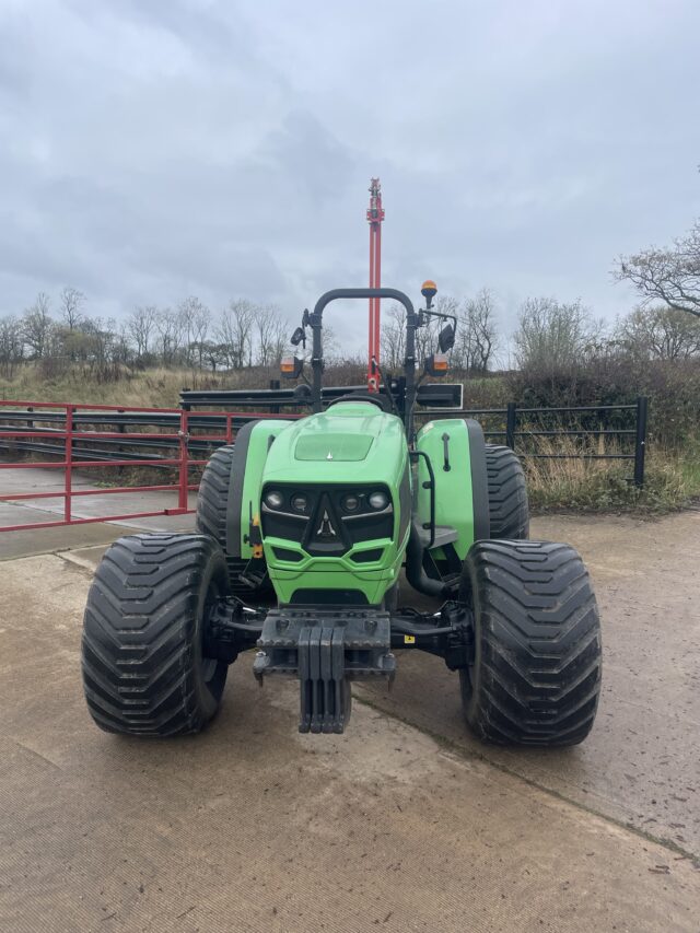 Deutz Fahr 4070e tractor