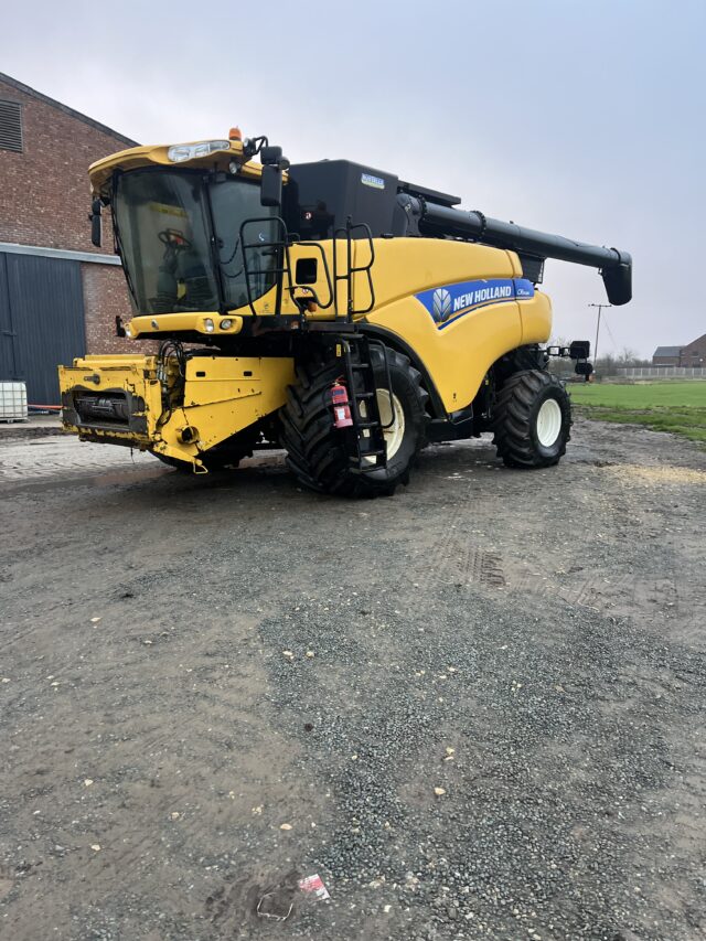 New Holland CR9080