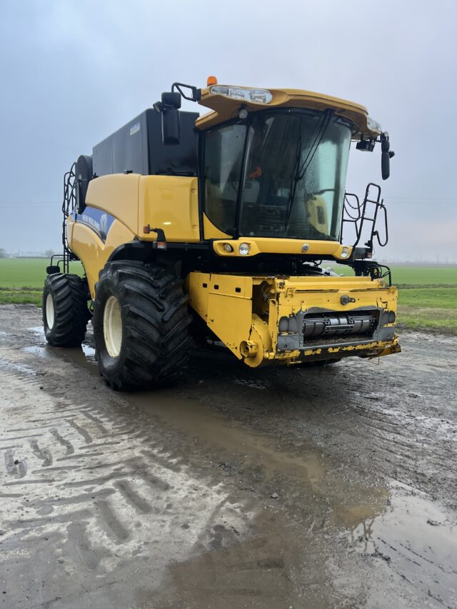 New Holland CR9080