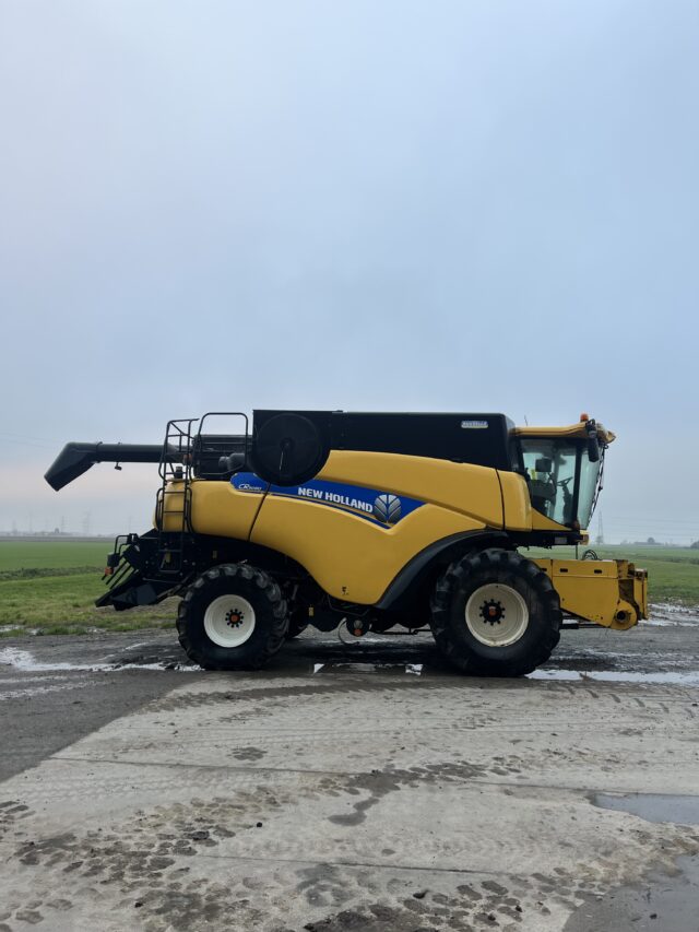 New Holland CR9080