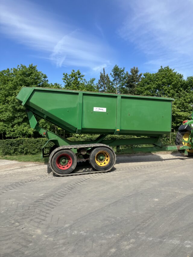 Bunning dump trailer on tracks