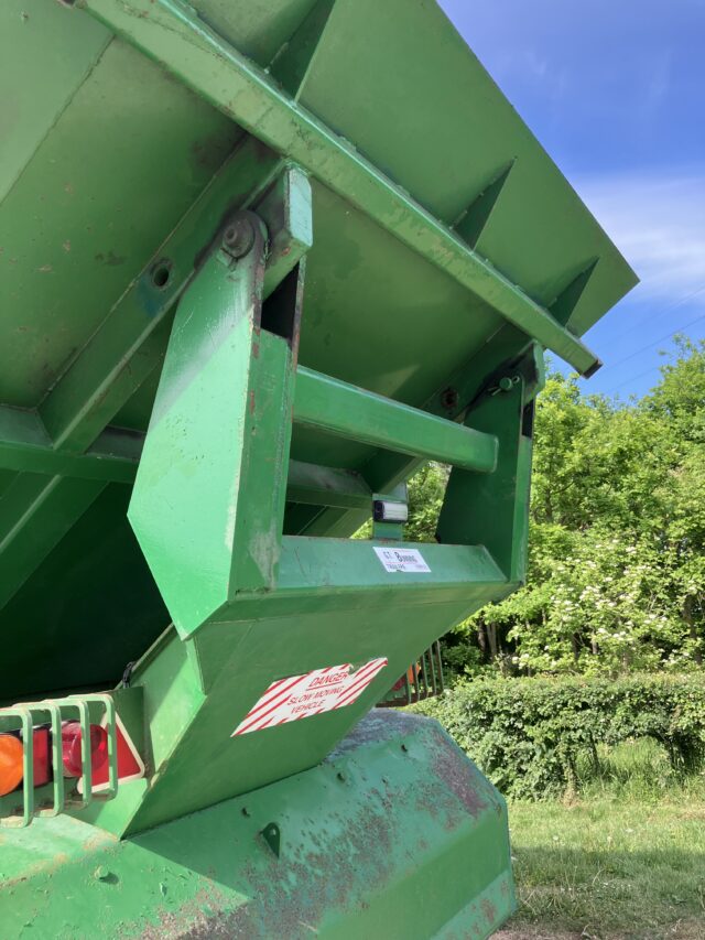 Bunning dump trailer on tracks