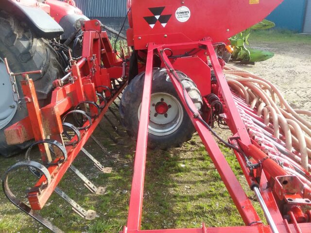 MF 510 6m Drill with farmforce leveling