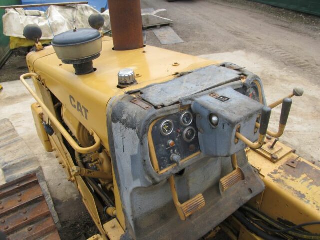 Caterpillar D5B VHP Ag Crawler Breaking