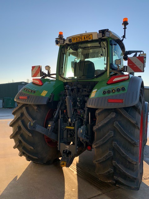 T2038700 FENDT 724 VARIO GEN 6 TRACTOR