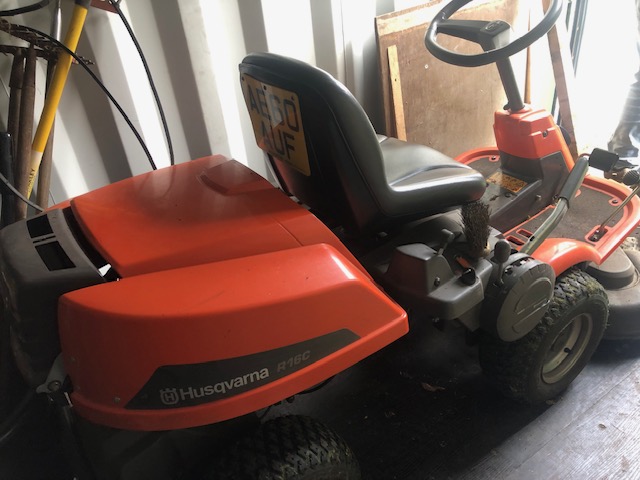 7M006980 Husqvarna R216 Ride on mower.
